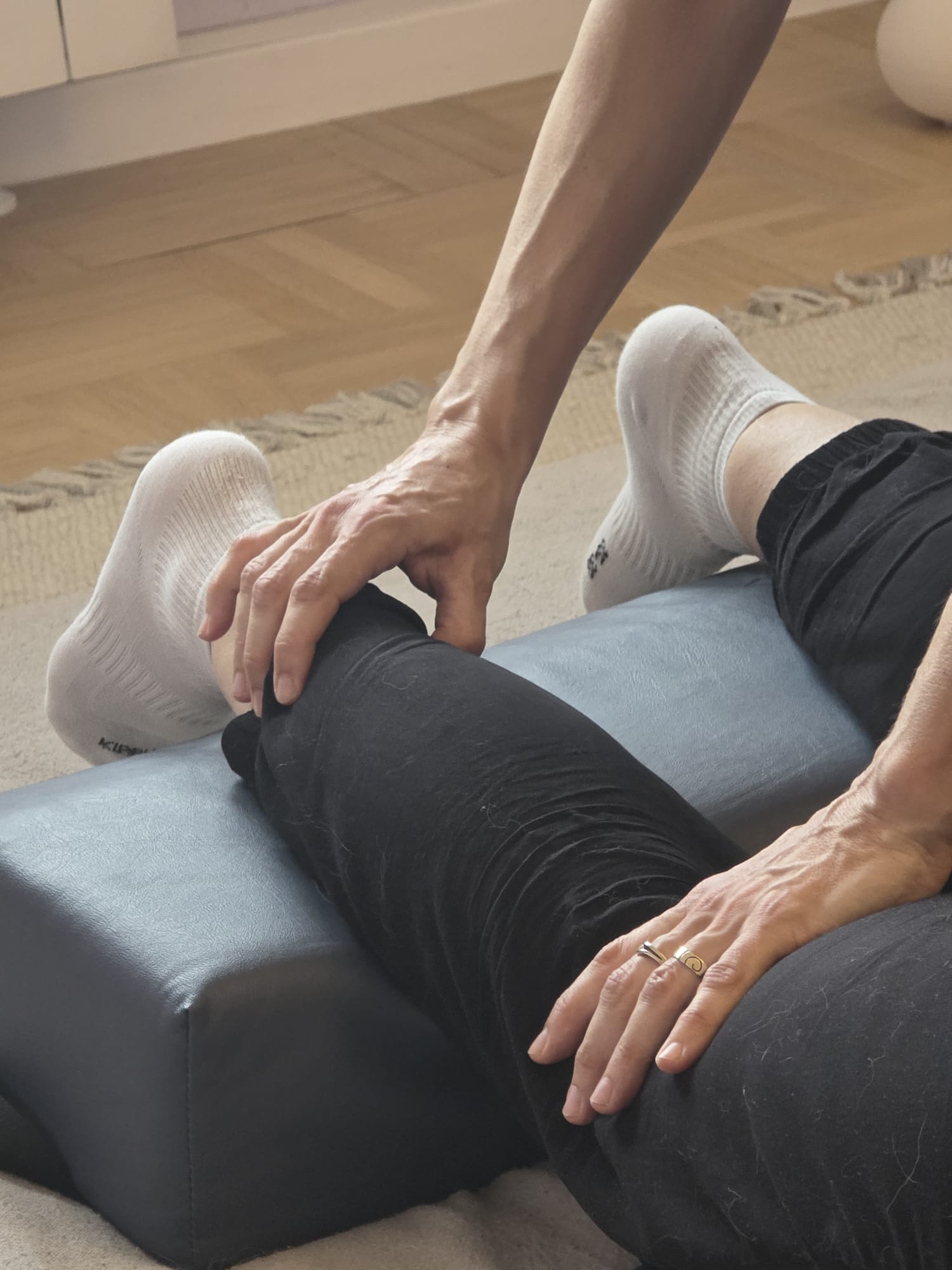 Shiatsu leg treatment